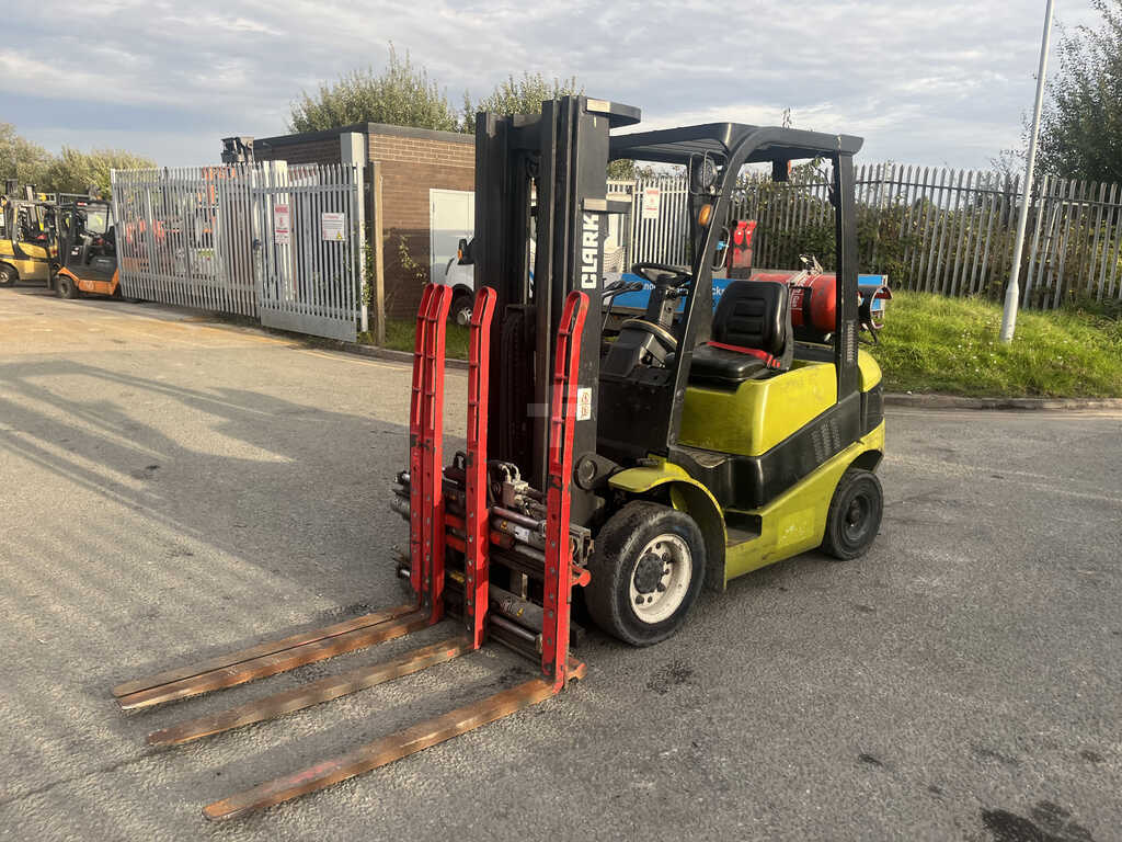 CLARK C25G LPG FORKLIFT – 2005 – 2,500 KG CAPACITY – 14,000 HOURS
