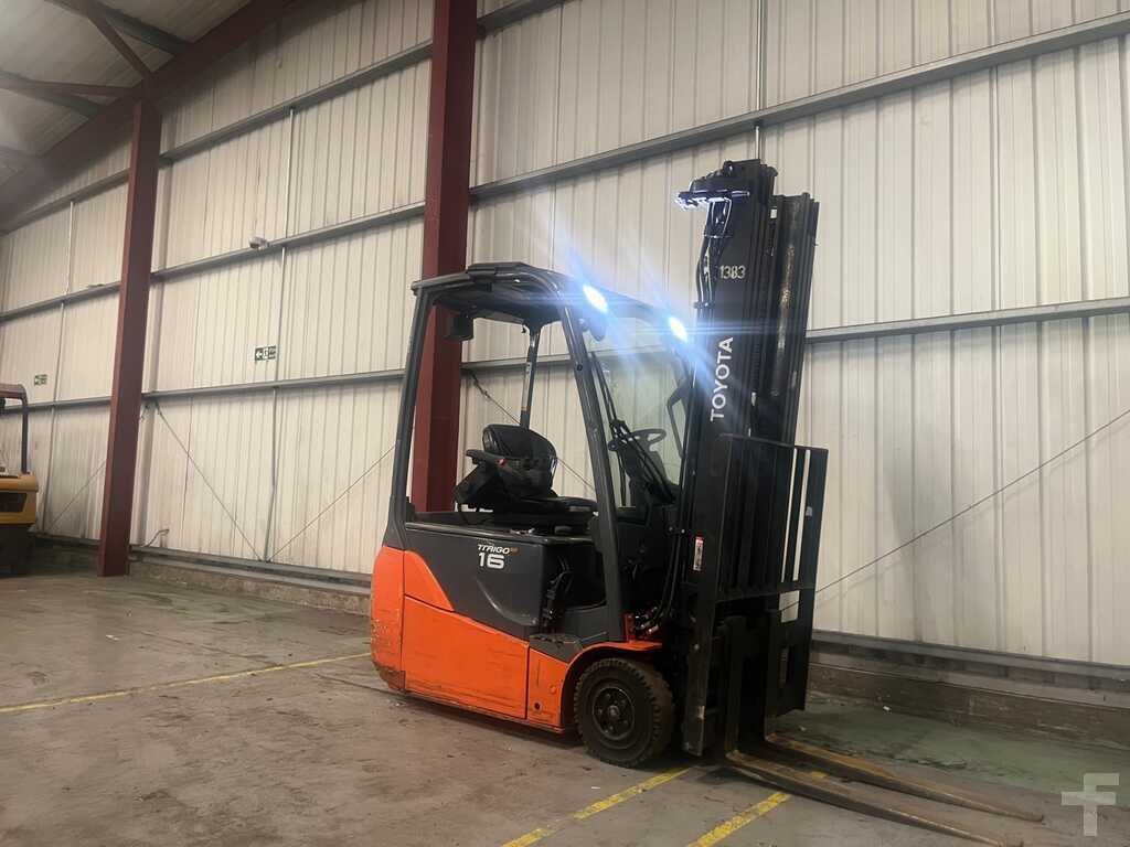 2012 TOYOTA ELECTRIC 3-WHEEL FORKLIFT 8FBET16**(INCLUDES CHARGER)**