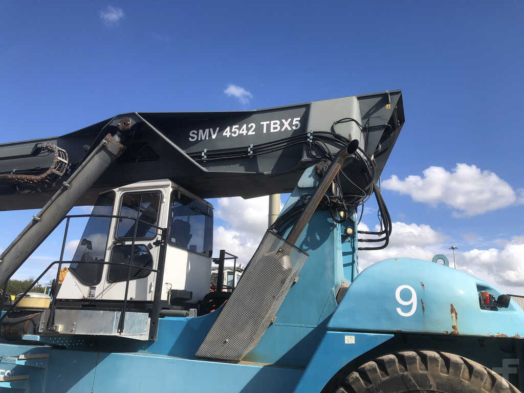 SMV 4542 TBX5 REACHSTACKER - 2011 MODEL