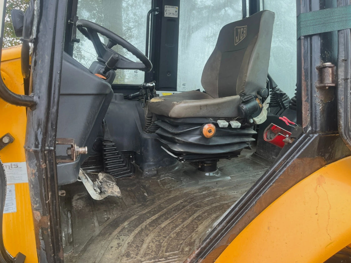 2013 JCB 2CX STREETMASTER FRONT LOADER
