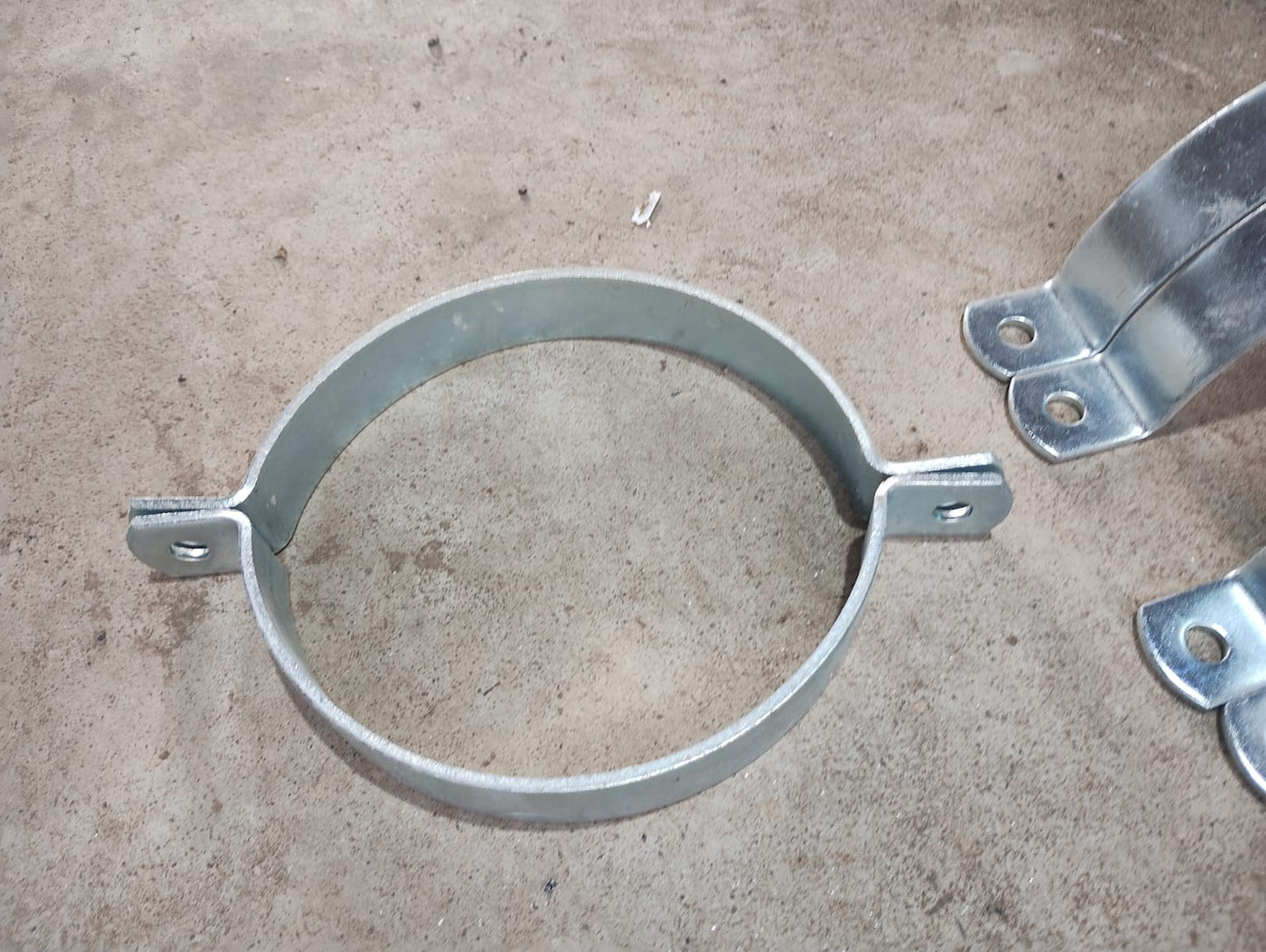 210MM HEAVY DUTY PIPE CLAMPS-GALV STEEL - 5MM THICK - JOBLOT OF 11 PAIRS