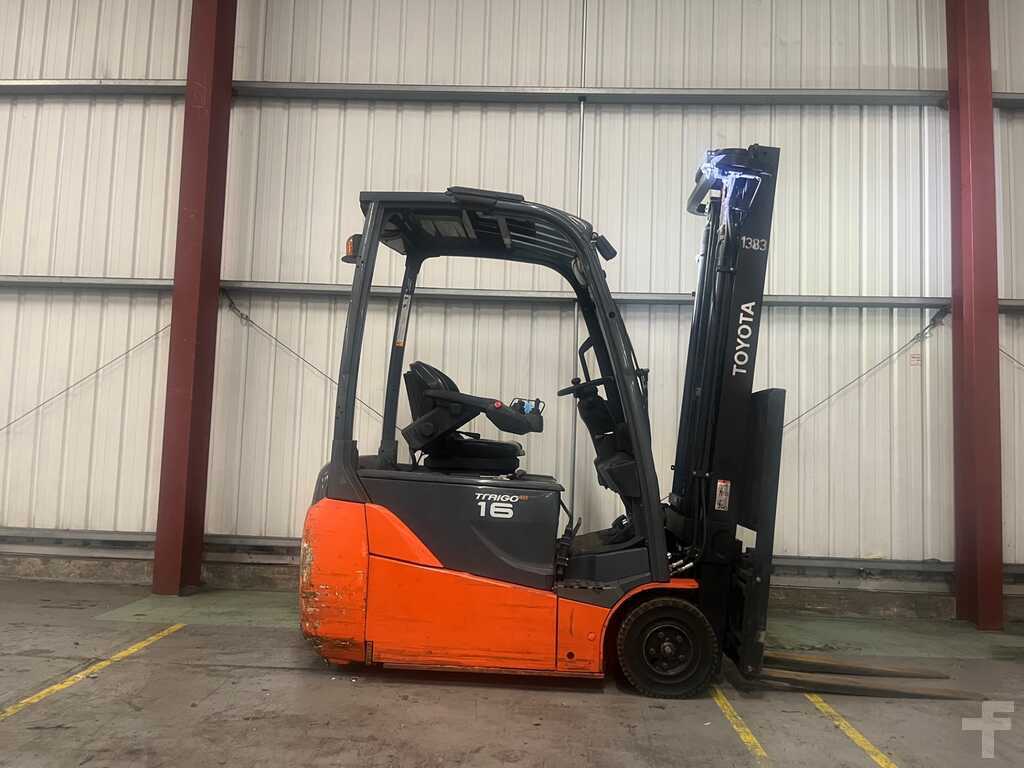2012 TOYOTA ELECTRIC 3-WHEEL FORKLIFT 8FBET16**(INCLUDES CHARGER)**