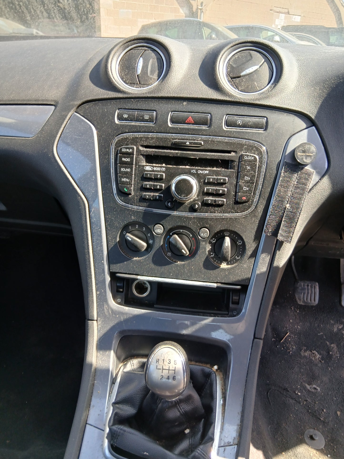 2014 FORD MONDEO GRAPHITE TDCI – 1.6 DIESEL MANUAL – SILVER HATCHBACK >>--NO VAT ON HAMMER--<<