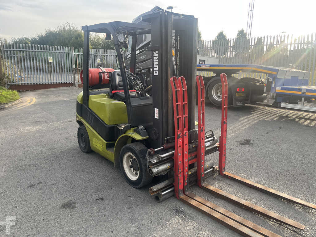 CLARK C25G LPG FORKLIFT – 2005 – 2,500 KG CAPACITY – 14,000 HOURS