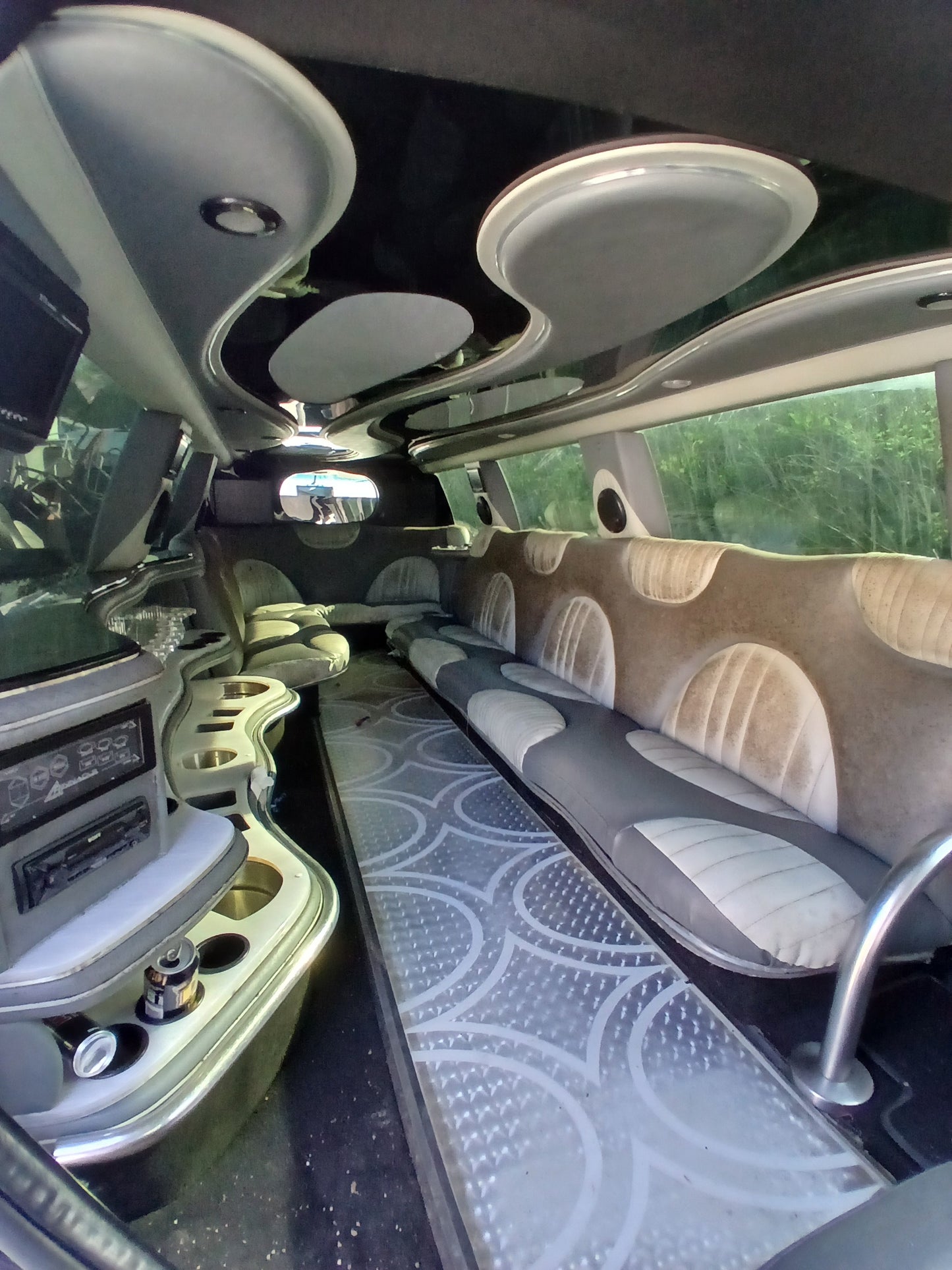 2004 FORD 9 SEATER STRETECHED LIMOUSINE - GAS BI-FUEL - 2 PREVIOUS KEEPERS - NO VAT ON HAMMER