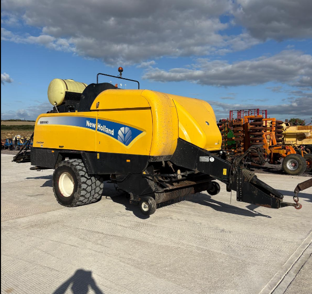 NEW HOLLAND BALER BB9060