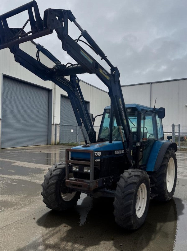 NEW HOLLAND 7740 WITH LOADER