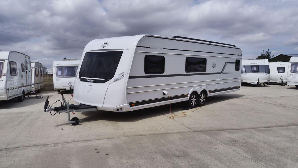 2023 LMC 690 LORD CARAVAN – 24 REGISTERED MAINS ELECTRIC >>--NO VAT ON HAMMER--<<