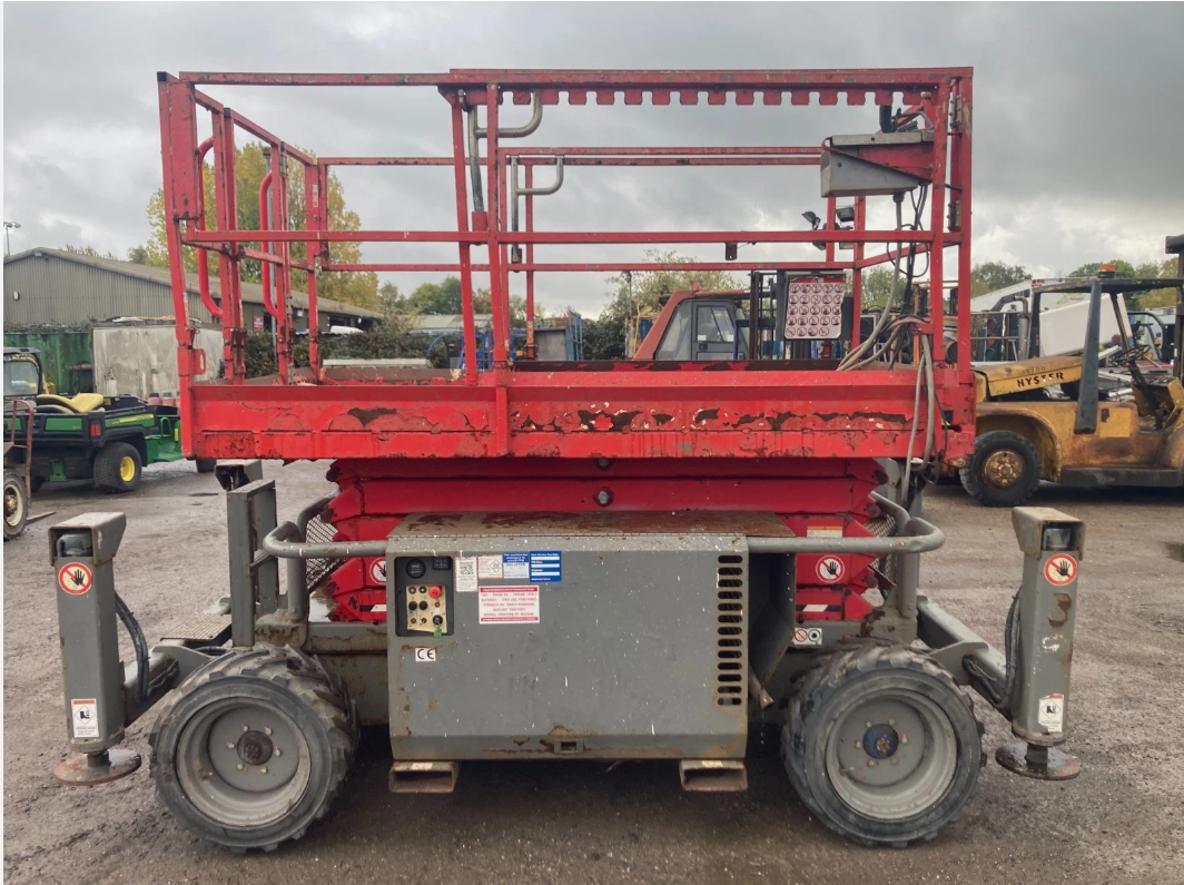 2017 SKYJACK SJ6832 SELF-PROPELLED SCISSOR LIFT ACCESS PLATFORM
