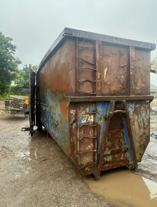 60 YARD ROLL-ON ROLL-OFF HOOK LIFT SKIP BIN