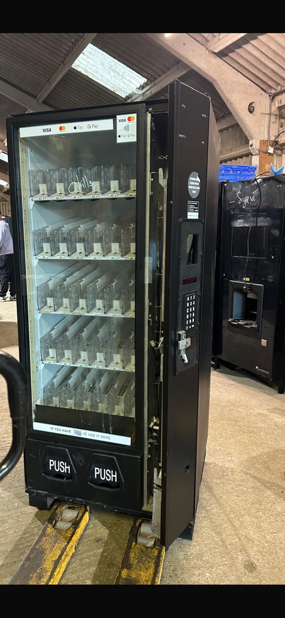 BEVMAX 30 COLD DRINKS VENDING MACHINE GLASS FRONTED HAVE 20 OF THEM