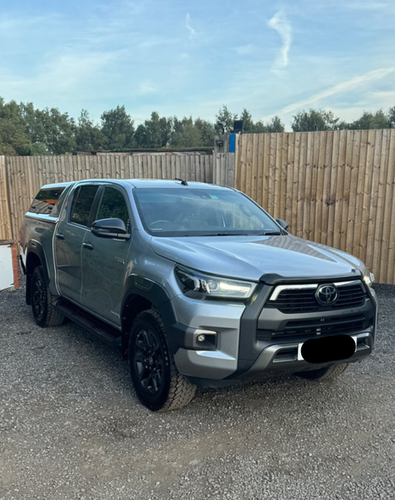 **(ONLY 82K MILEAGE)** 2021 TOYOTA HILUX INVINCIBLE X 2.8 D-4D AUTOMATIC DIESEL PICK UP SILVER