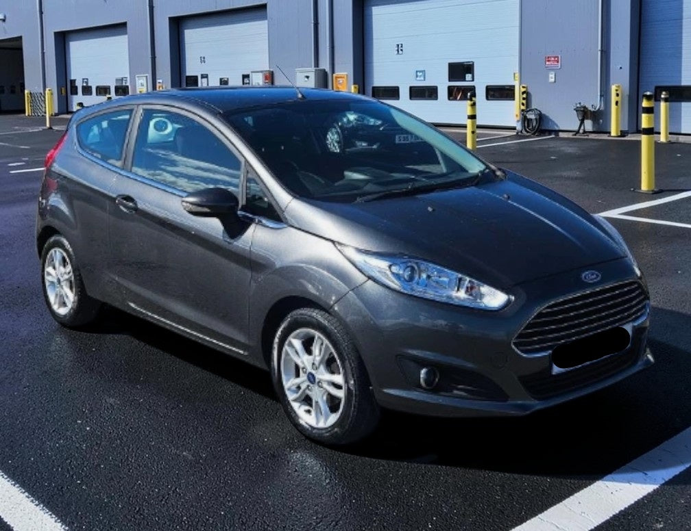 **(ONLY 52K MILEAGE)** 2017 FORD FIESTA ZETEC 1.25L PETROL MANUAL HATCHBACK IN GREY