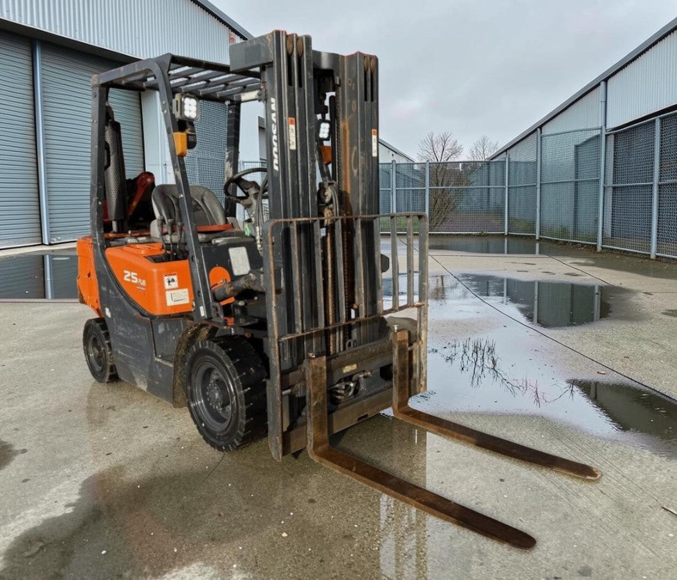 2017 DOOSAN D25 GP 2.5T DIESEL FORKLIFT TRIPLEX MAST