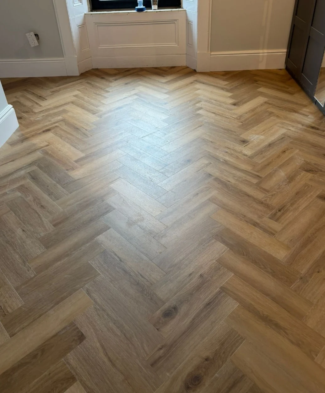 300M² INVICTUS AMERICAN OAK HERRINGBONE LVT DRYBACK 0.55MM HEAVY COMMERCIAL
