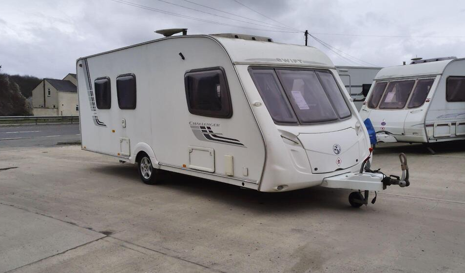 2008 SWIFT CHALLENGER 560 – FIXED ISLAND BED CARAVAN >>--NO VAT ON HAMMER--<<