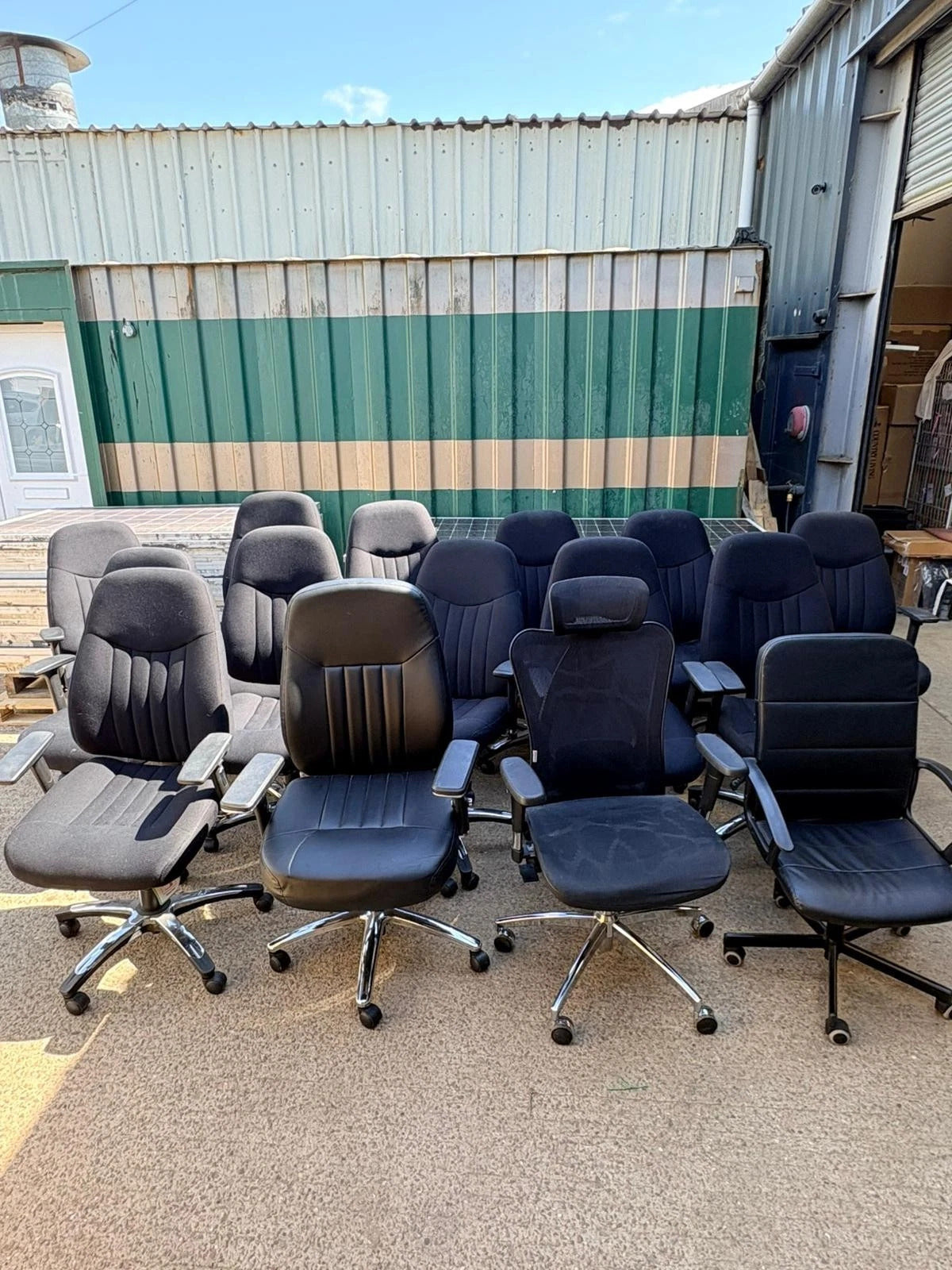 JOBLOT OF 15 MIX DSE ERGONOMIC OFFICE CHAIRS