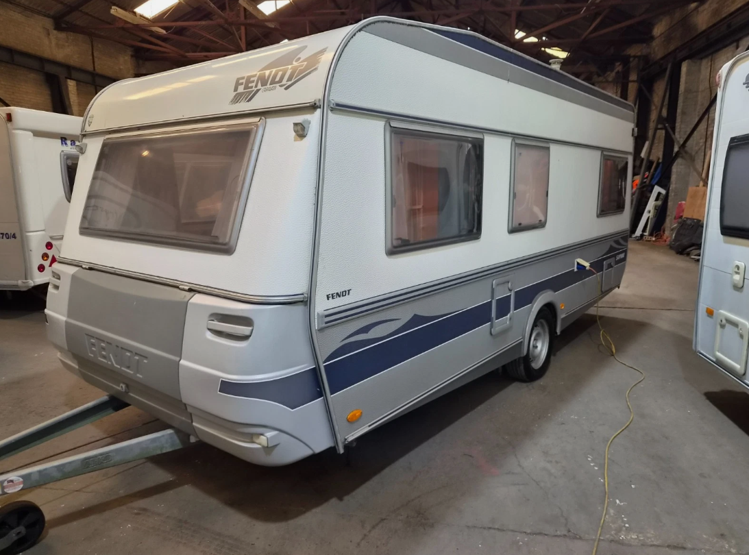 2007 FENDT SAPPHIRE PREMIUM TOURING CARAVAN – TWIN LOUNGE >>--NO VAT ON HAMMER--<<