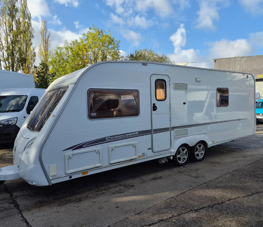 2008 SWIFT CONQUEROR 630 SAL TWIN-AXLE 4-BERTH TOURING CARAVAN >>--NO VAT ON HAMMER--<<