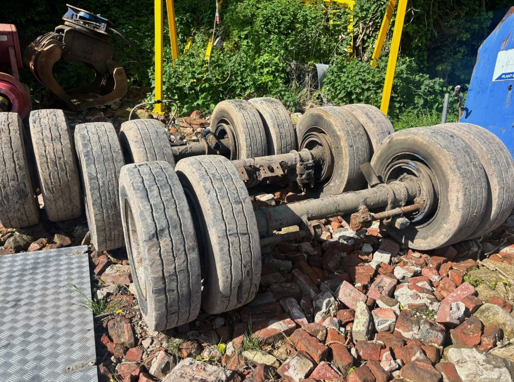 3 X DRUM TRAILER AXLES 10 STUD DUAL WHEEL WITH 19.5 WHEELS & TYRES
