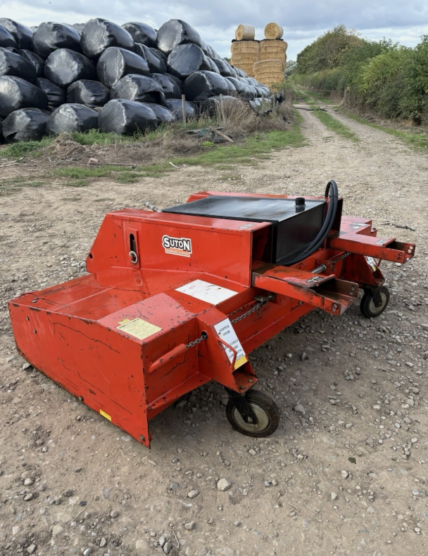 SUTTON ROAD TELEHANDLER SWEEPER BRUSH