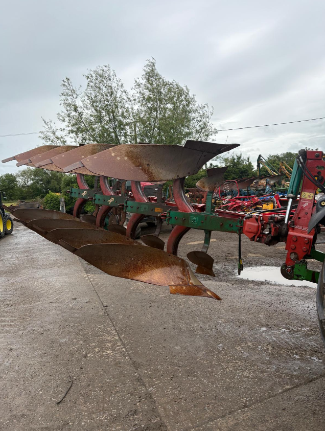 KVERNELAND EM85-200 4 FURROW PLOUGH