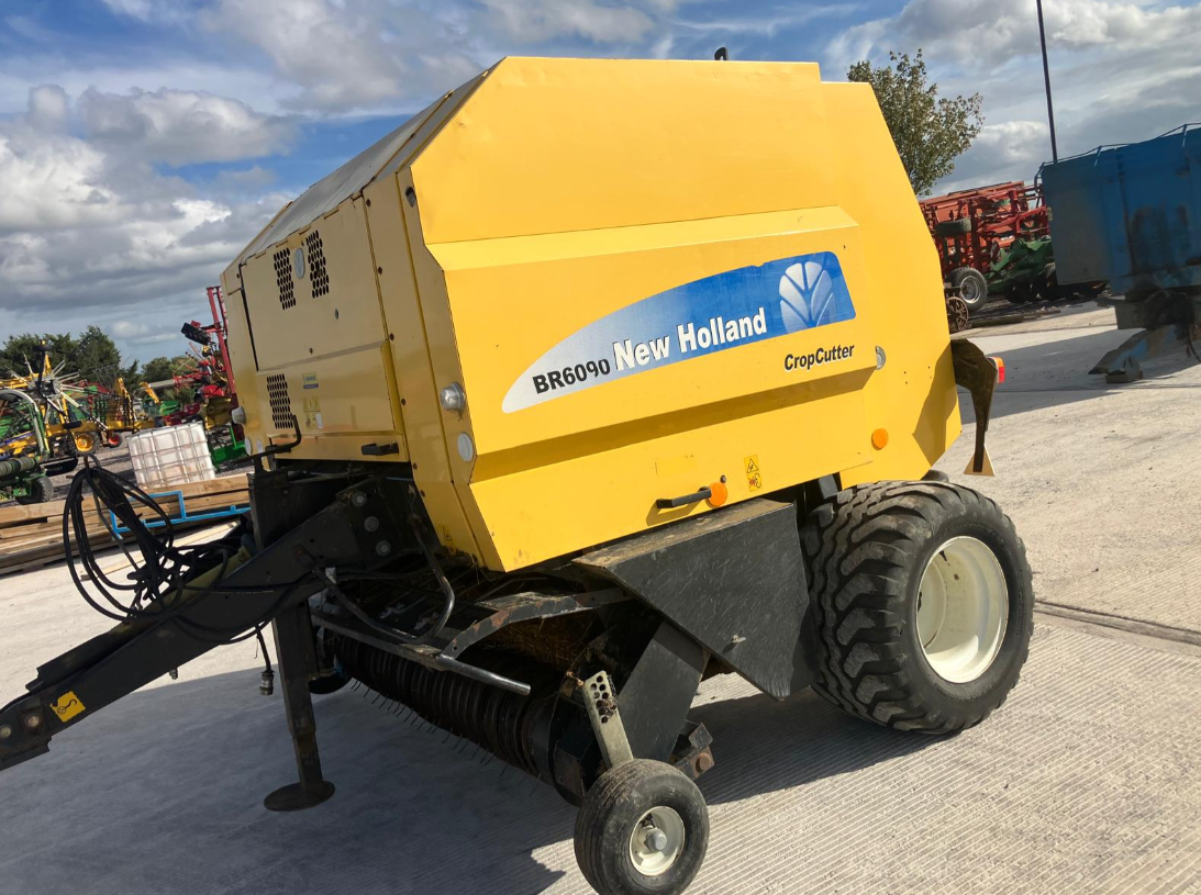 NEW HOLLAND CROP CUTTER BALER BR6090
