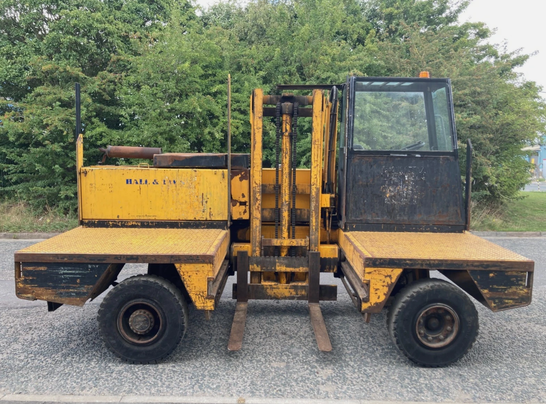 BOSS 546 SIDE LOADER FORKLIFT