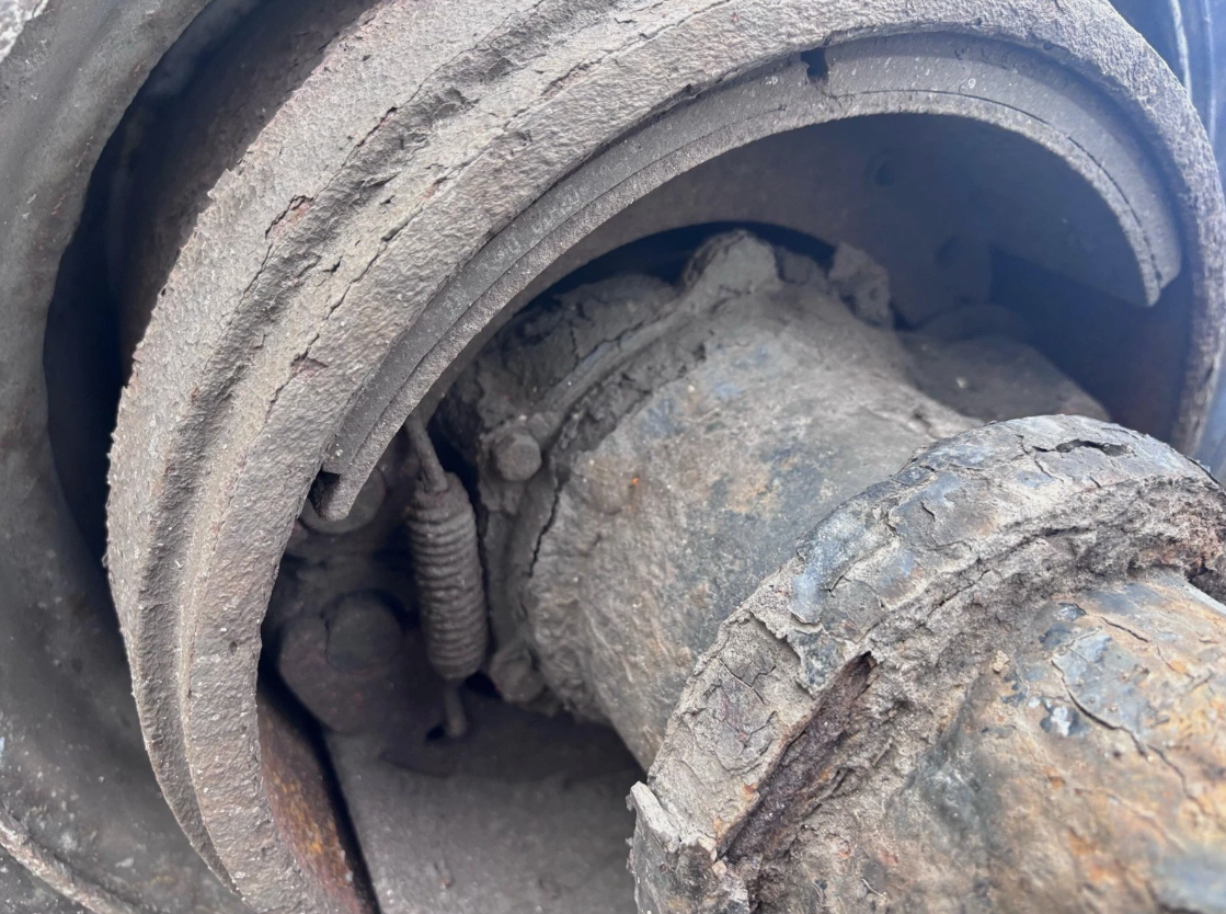 2 X ROR AXLES WITH DRUM BRAKES AND 215/75R17.5 TYRES – TRACTOR LOW LOADER TRAILER