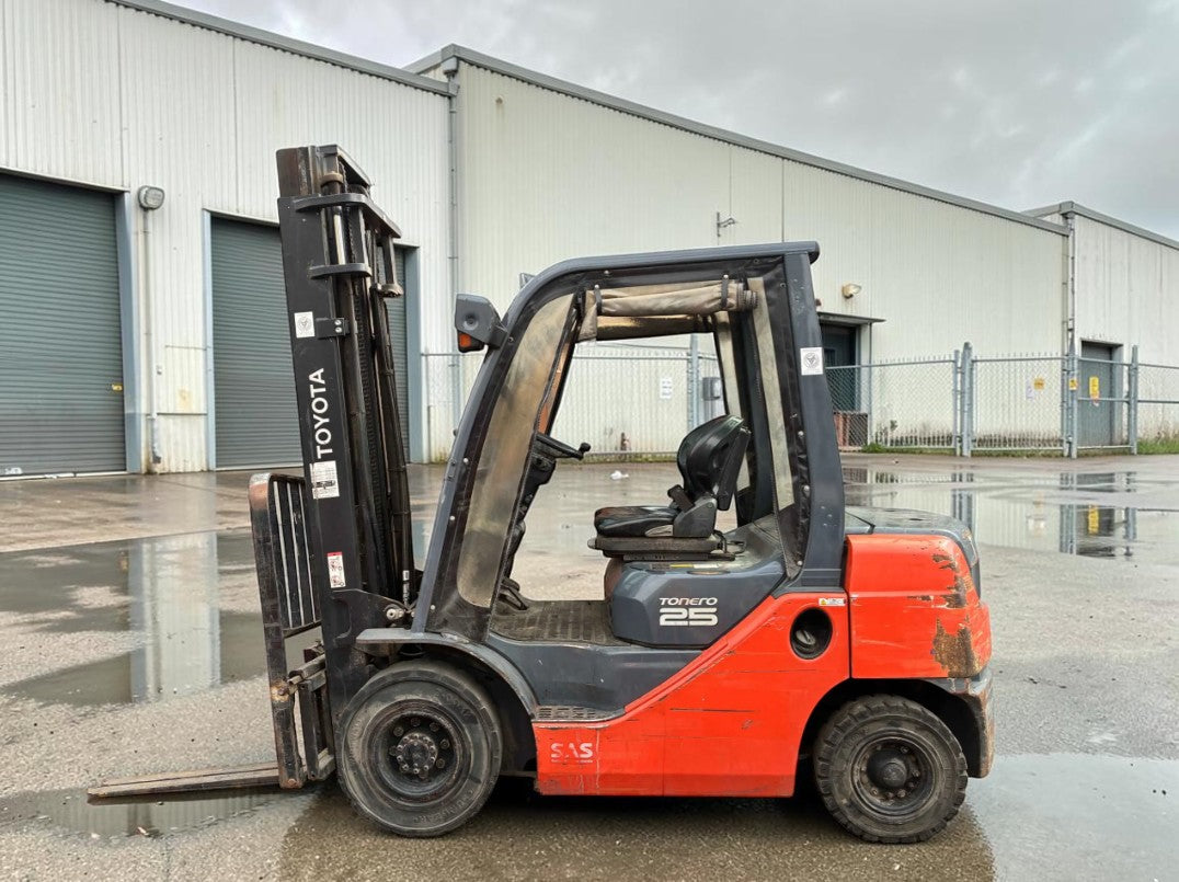 2017 TOYOTA 02-8FDF25 FORKLIFT