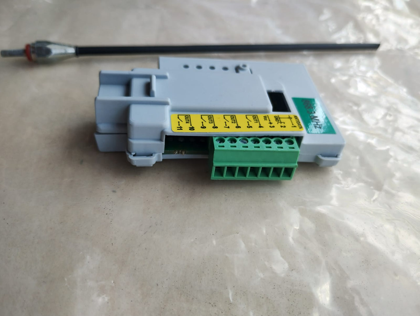 V2 WALLY2-U 2CH 433.92MHZ ROLLING CODE GARAGE DOOR RECEIVER - NEW, NO HOUSING, 100% ORIGINAL