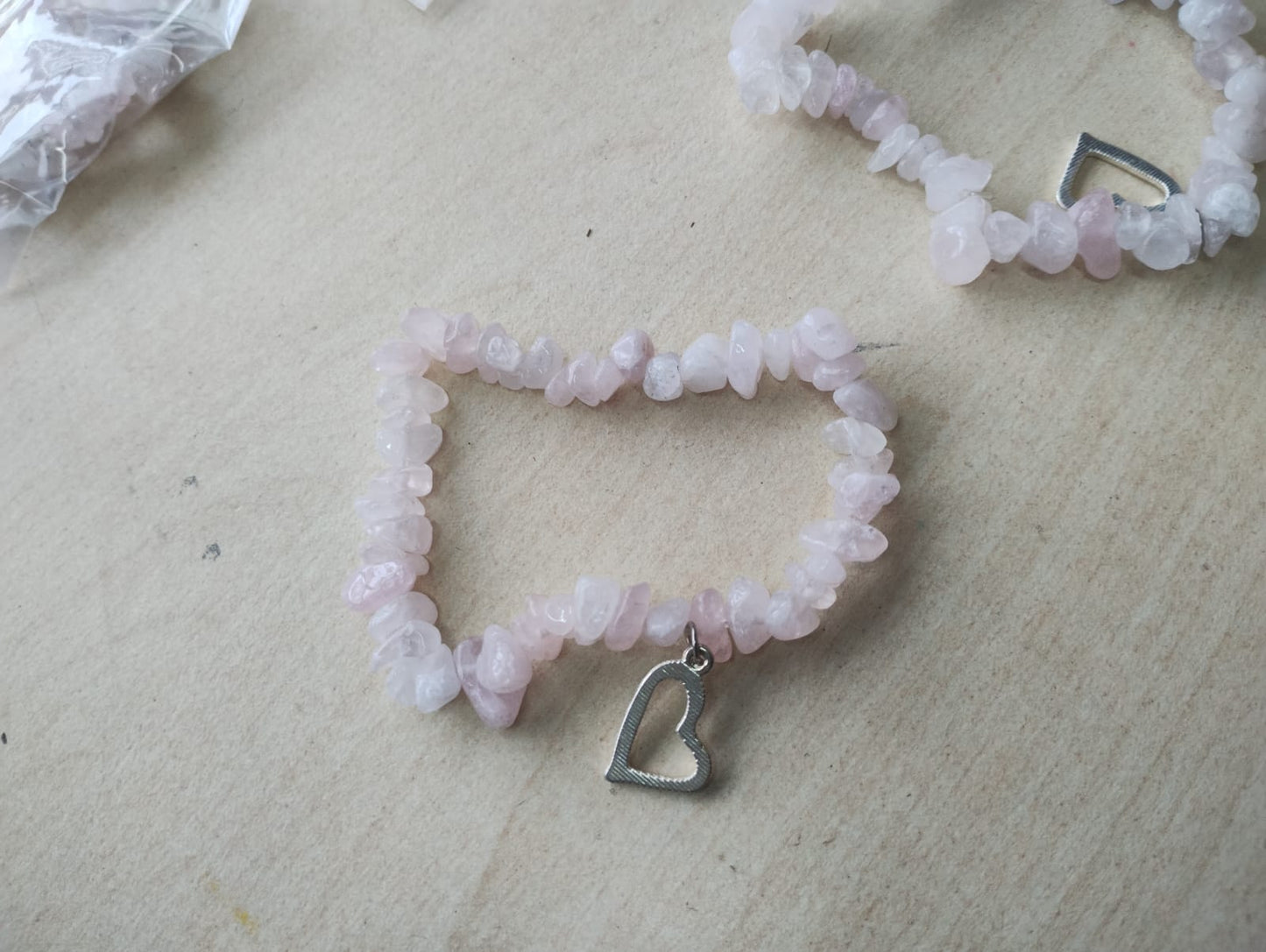 ROSE QUARTZ CRYSTAL CHIP BRACELET HOLLOW HEART SILVER - JOBLOT OF 27 - BRAND NEW