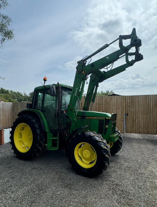 JOHN DEERE 6400 WITH 640A LOADER