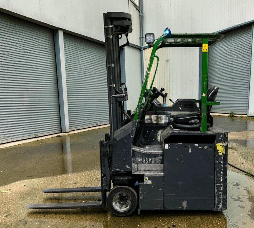 **(INCLUDES CHARGER)** 2019 COMBILIFT CBE 3000 ELECTRIC FORKLIFT