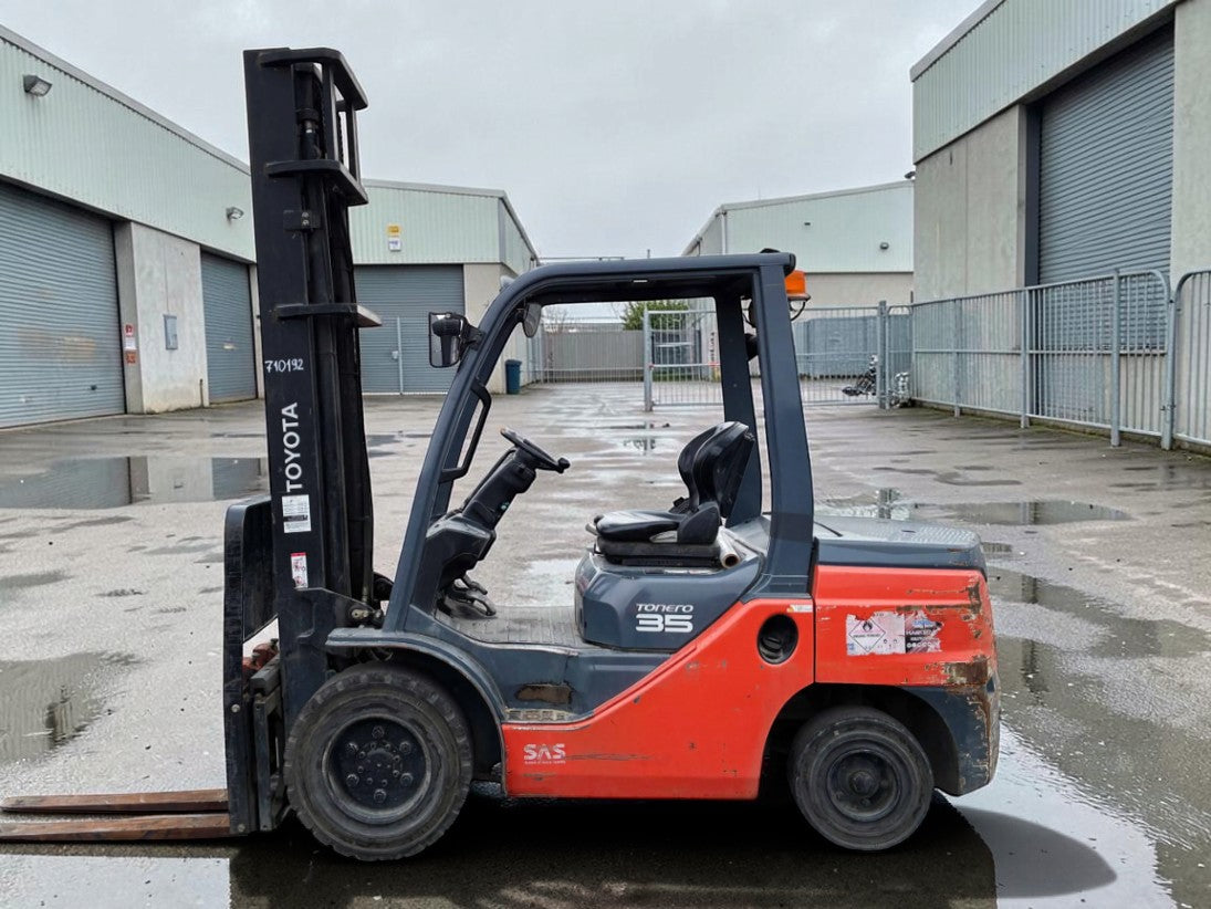 2021 TOYOTA DIESEL FORKLIFT 52-8FDJF35 SIDE SHIFT