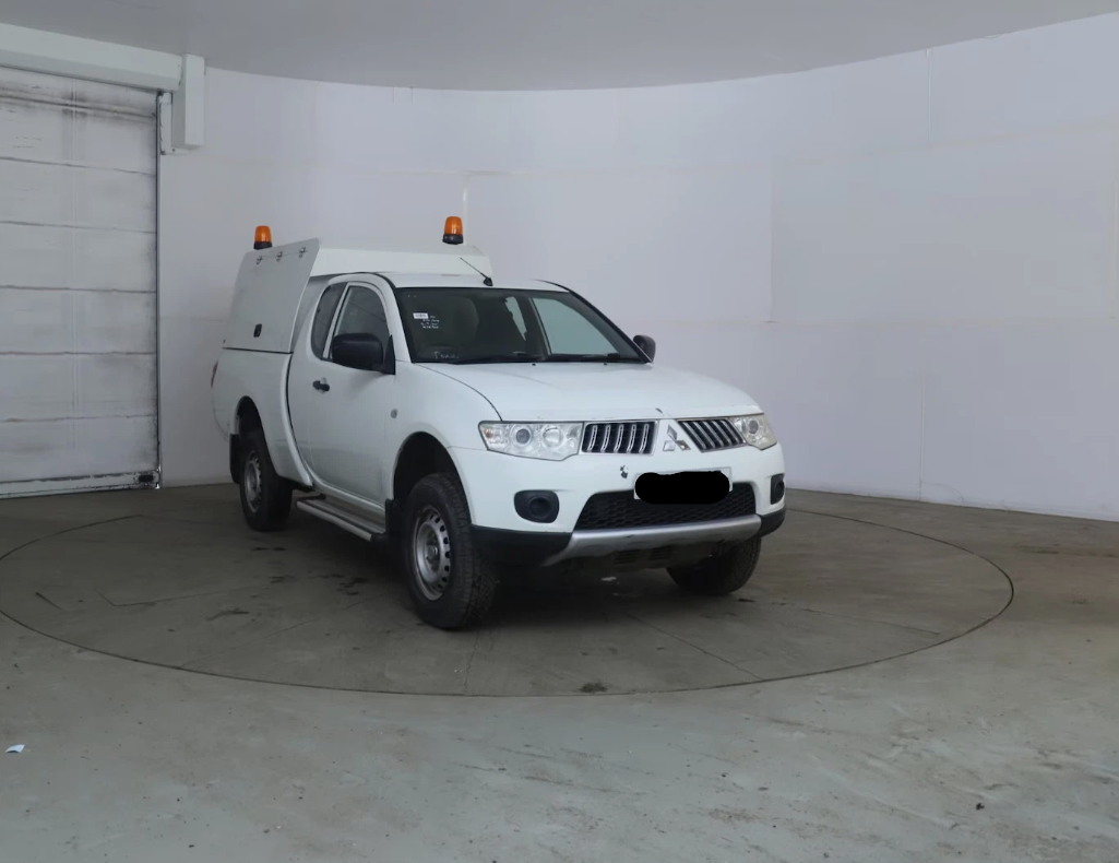 **(ONLY 91K MILEAGE)** 2014 MITSUBISHI L200 2.5 DI-D 4X4 MANUAL DIESEL PICK UP IN WHITE