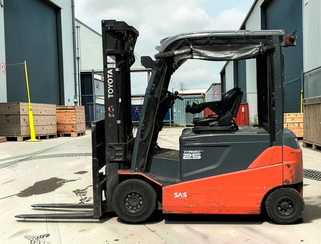 **(INCLUDES CHARGER)** 2019 TOYOTA 8FBMT25 ELECTRIC FORKLIFT – 2500KG CAPACITY