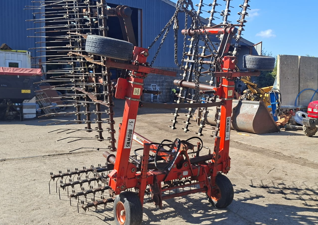 BROWNS 6M FOLDING GRASS HARROWS