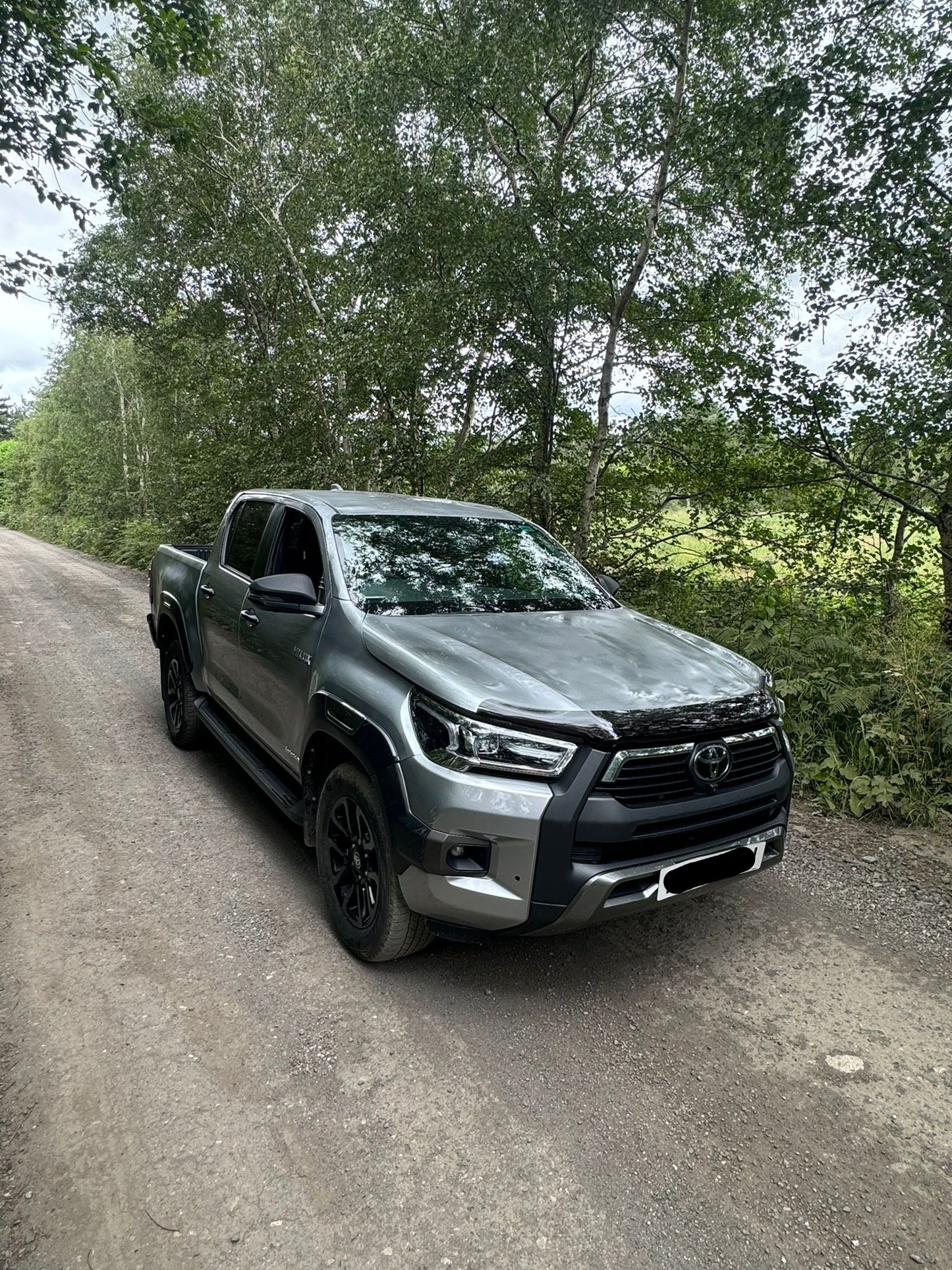 **(ONLY 37K MILEAGE)** 2022 TOYOTA HILUX INVINCIBLE X D-4D 4WD DCB 2.8L DIESEL MANUAL PICK UP