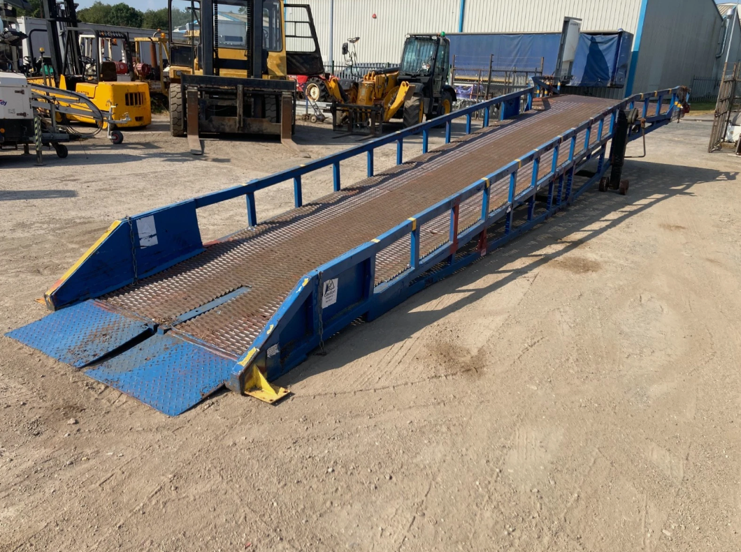 CONTAINER LOADING RAMP – APPROX. 12 METRES