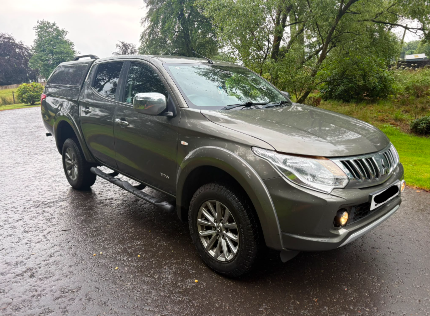 **(ONLY 82K MILEAGE)** 2016 MITSUBISHI L200 TITAN DCB DI-D 4X4 2.4L DIESEL MANUAL PICK UP IN GREEN