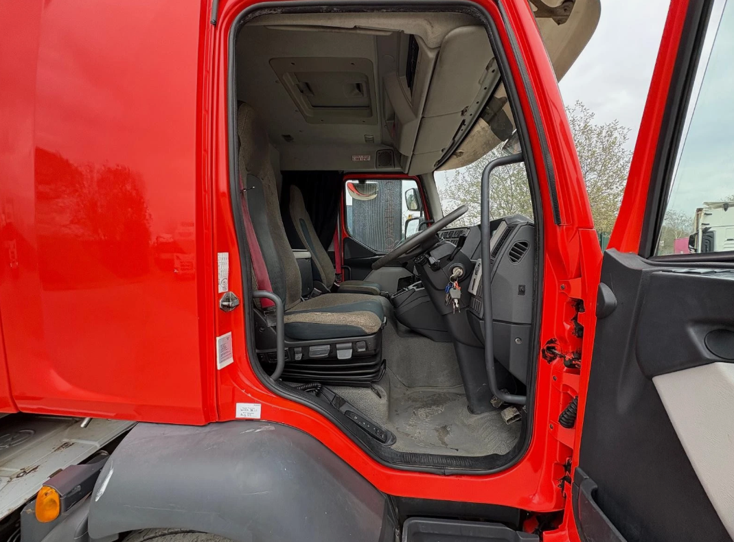 2014 VOLVO FL 7.7 DIESEL SEMI-AUTOMATIC CURTAINSIDER