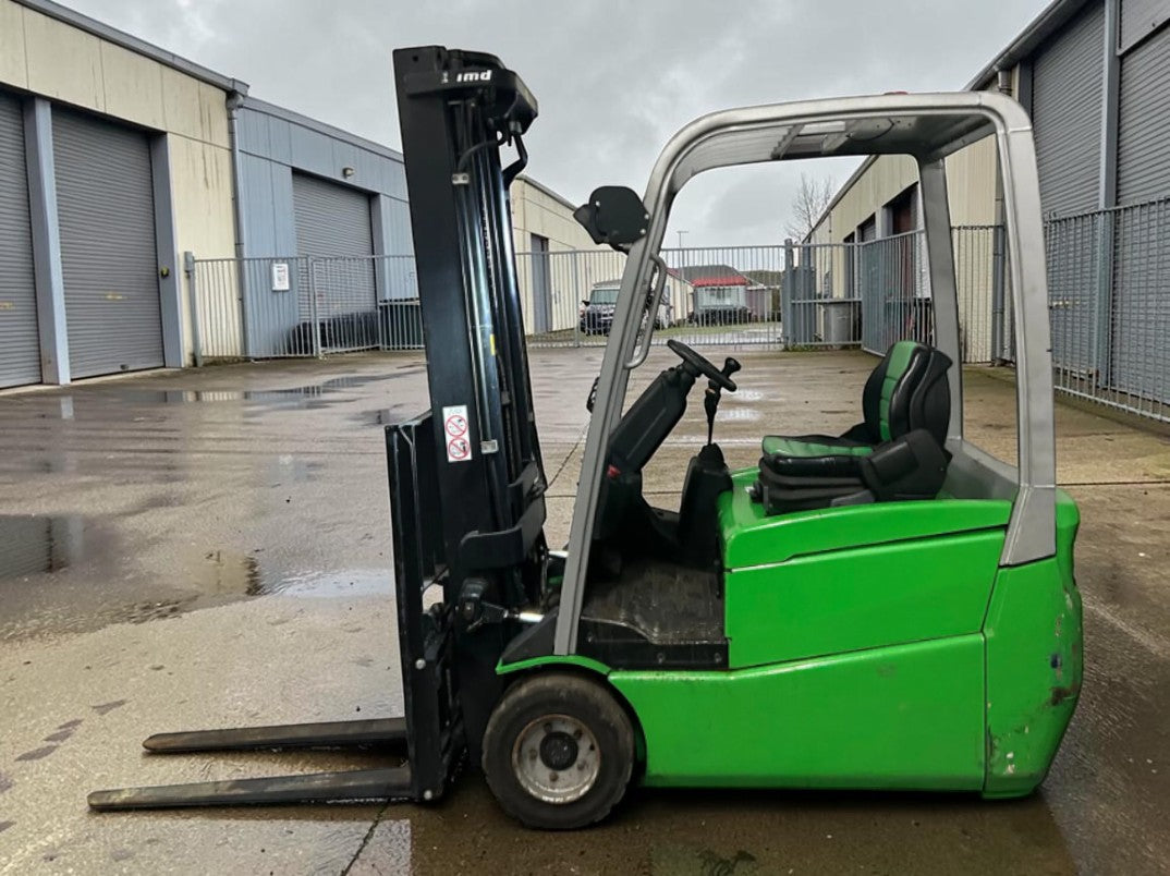 **(INCLUDES CHARGER)** 2011 CESAB B318 ELECTRIC FORKLIFT SIDE SHIFT