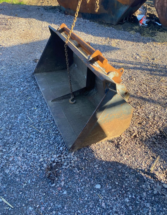 BUCKET WITH CHILTON BRACKETS