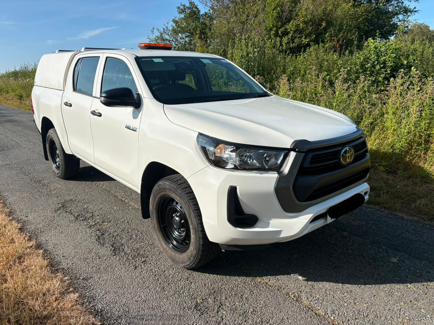 **(ONLY K MILEAGE)** 2022 TOYOTA HILUX ACTIVE D-4D 4WD DCB 2.4 DIESEL MANUAL PICK UP WHITE