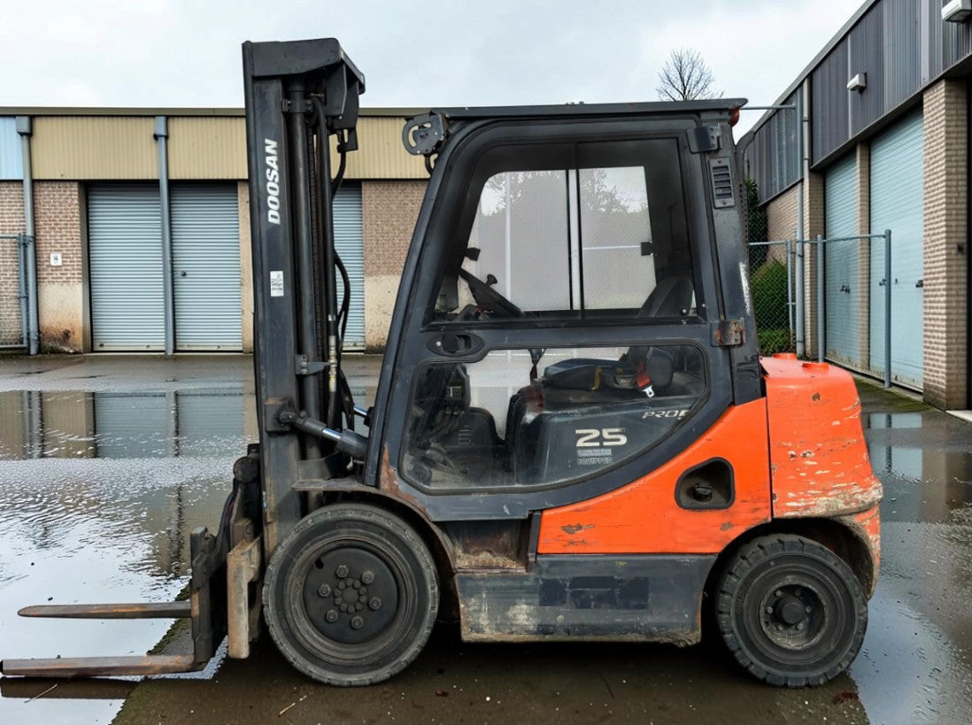 2014 DOOSAN D25S-5 2.5T DIESEL FORKLIFT