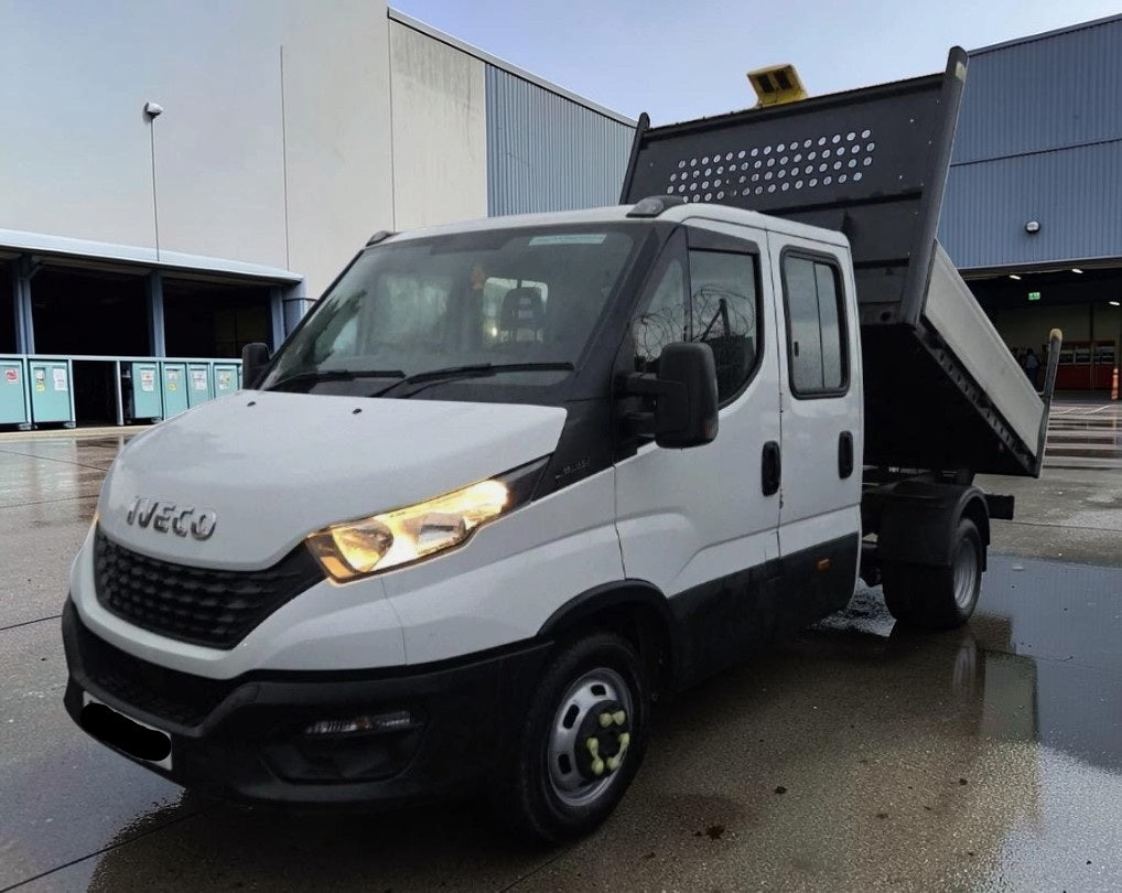 **(ONLY 24K MILEAGE)** 2020 IVECO DAILY 35C14D 2.3 DIESEL MANUAL CHASSIS CAB WHITE