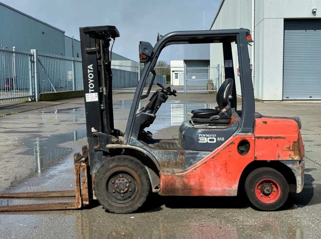 2012 TOYOTA 02-8FDF30 DIESEL FORKLIFT – 3 TONNE