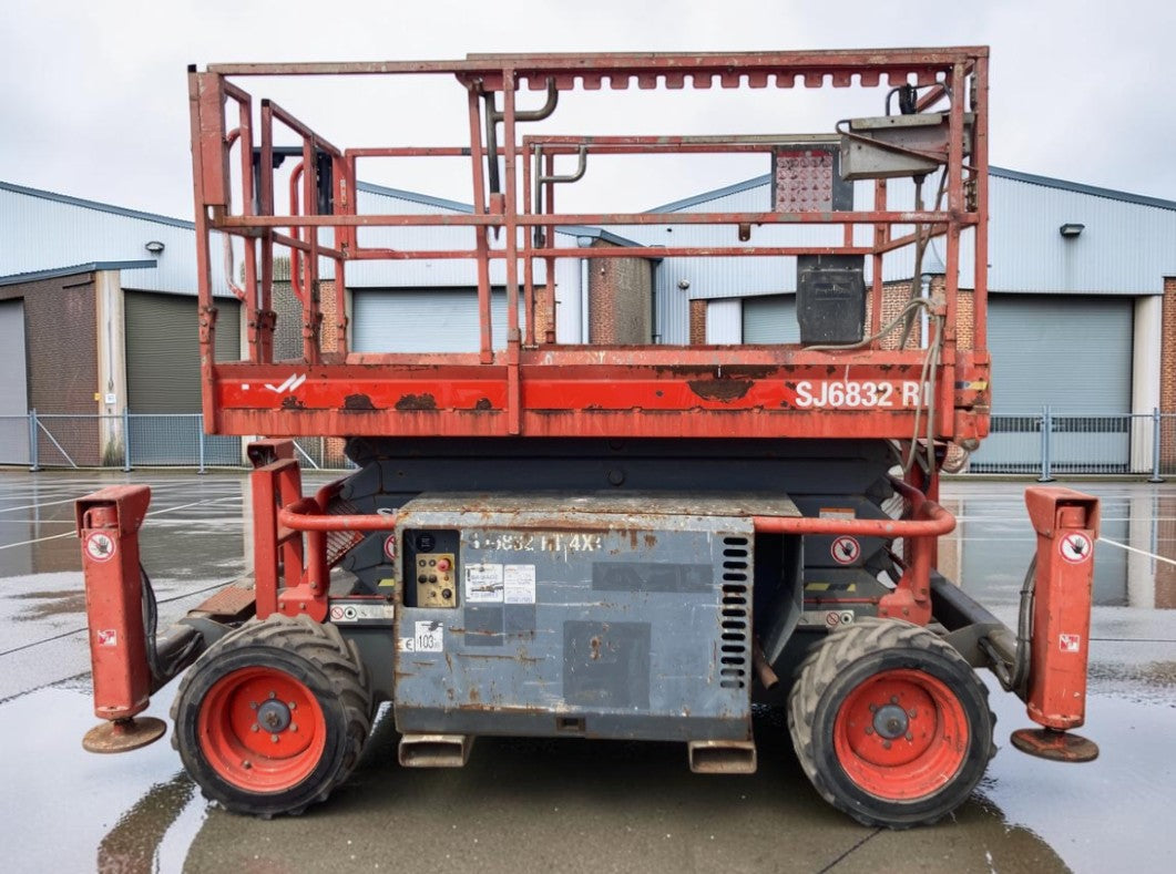 2014 SKYJACK SJ6832 SCISSOR LIFT