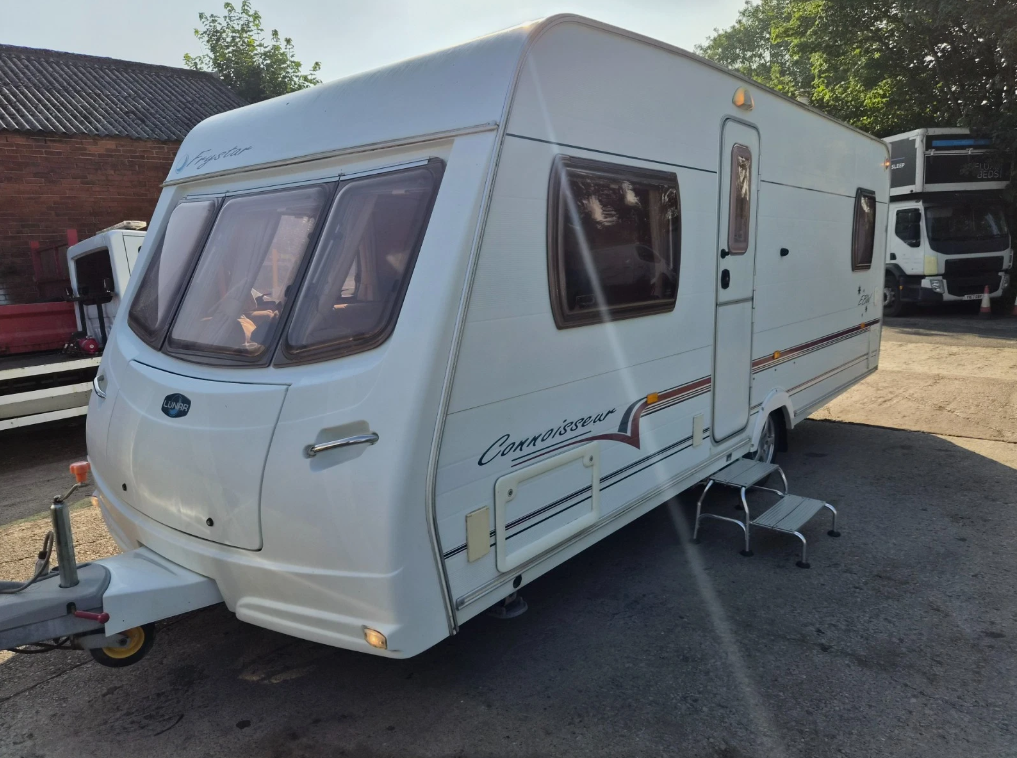 2007 LUNAR CONNOISSEUR FREESTAR EBW 4 BERTH FIXED BED TOURING CARAVAN >>--NO VAT ON HAMMER--<<